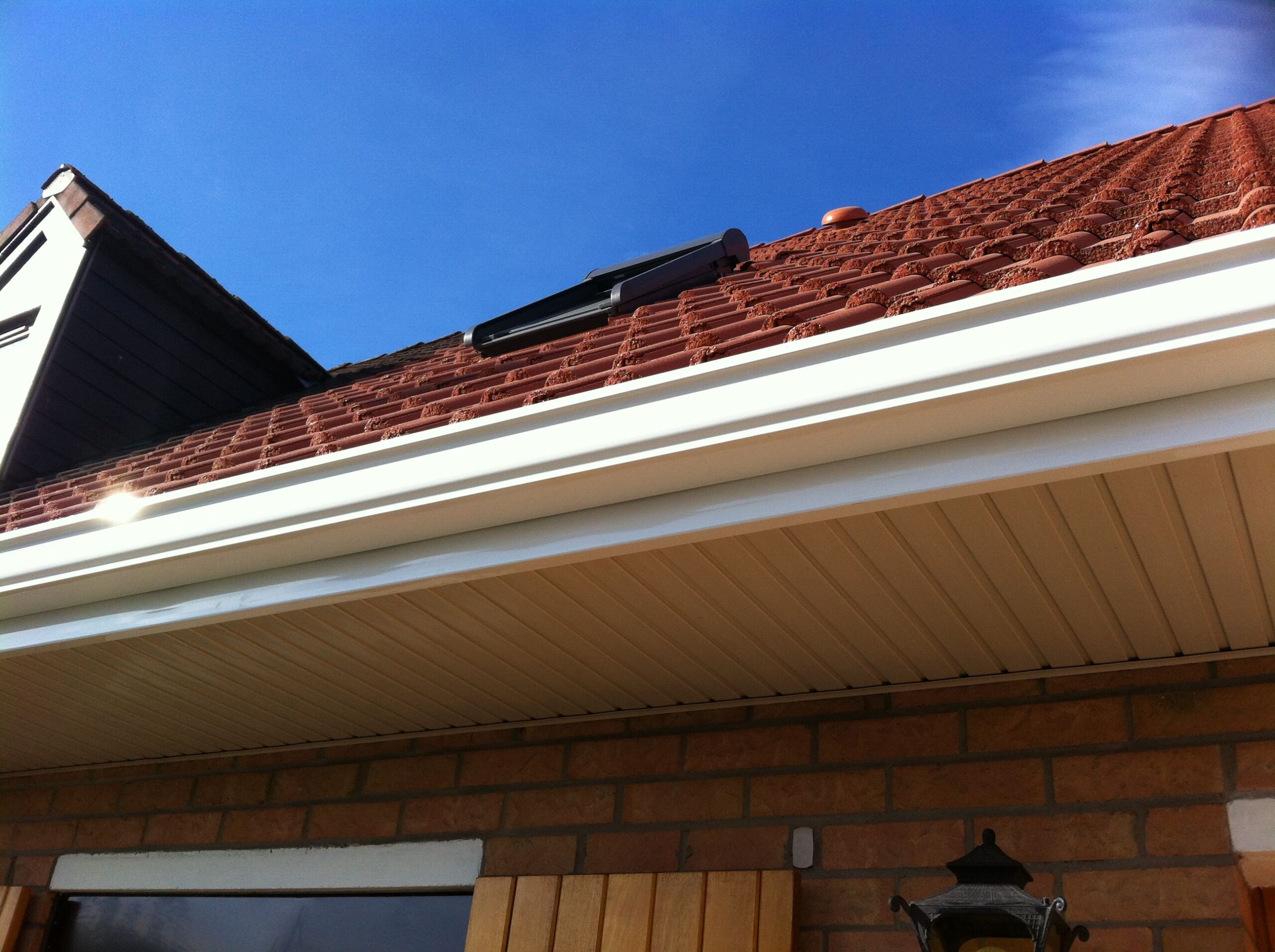 découvrez les astuces clés pour réussir la rénovation de votre toit et assurer sa durabilité. guide pratique et conseils essentiels pour un toit solide et esthétique.