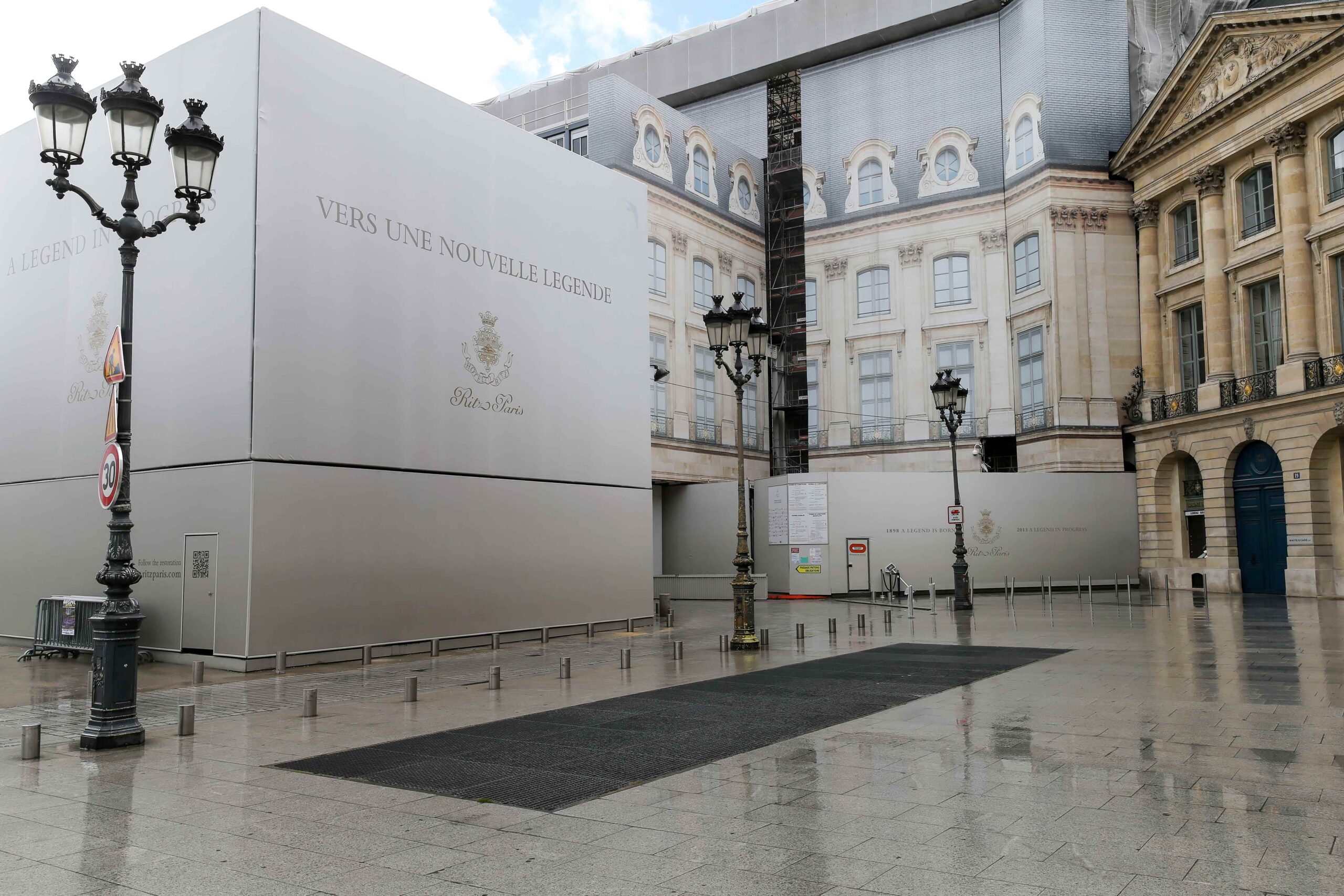découvrez la rénovation prestigieuse du ritz paris, alliant élégance historique et modernité pour un séjour d'exception au cœur de la capitale.