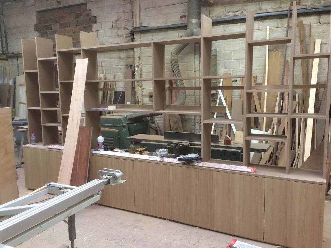 spécialistes en rénovation d'ébénisterie à paris, nous redonnons vie à vos meubles avec savoir-faire et précision. artisanat traditionnel et matériaux de qualité pour des résultats exceptionnels.