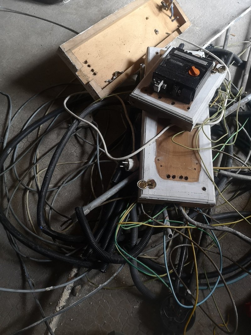 renovation electricite 1 expertise professionnelle en rénovation électrique pour sécuriser et moderniser votre installation. services fiables, conformes aux normes en vigueur, adaptés à vos besoins.
