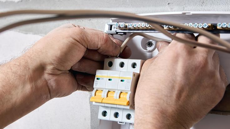 service professionnel de rénovation électrique pour sécuriser et moderniser votre installation électrique. intervention rapide et conforme aux normes en vigueur.