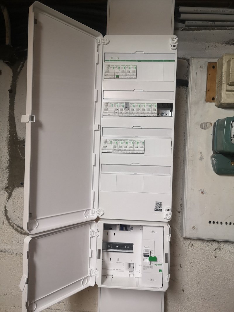 découvrez nos conseils et solutions pour une rénovation électrique sécurisée et conforme dans votre maison. améliorez votre installation électrique efficacement.