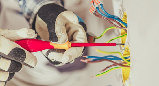 découvrez nos solutions de rénovation électrique pour maisons anciennes, alliant sécurité et modernité pour un habitat fiable et conforme aux normes.