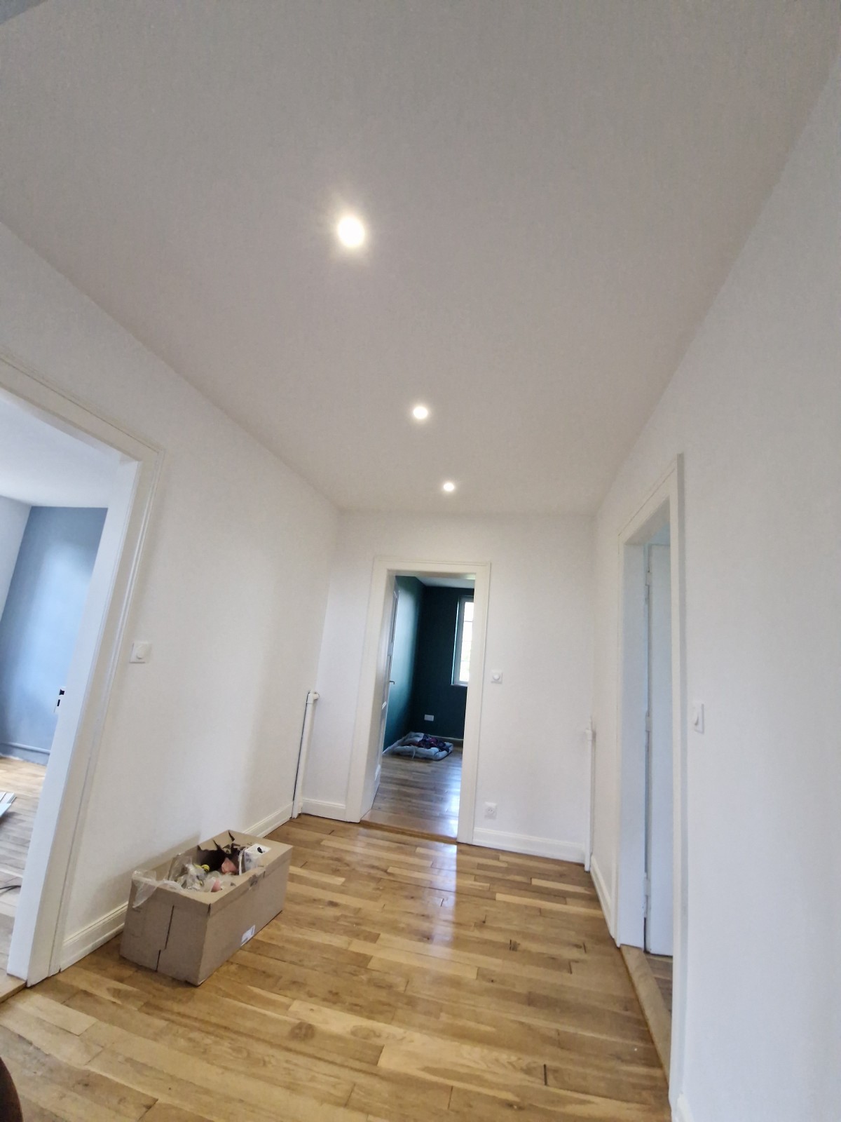 découvrez nos solutions de rénovation électrique pour une maison sécurisée, alliant modernité et conformité aux normes pour votre tranquillité et sécurité.