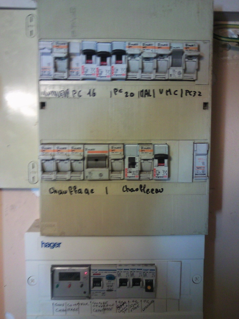 service professionnel de rénovation électrique partielle pour sécuriser et moderniser votre installation à moindre coût.