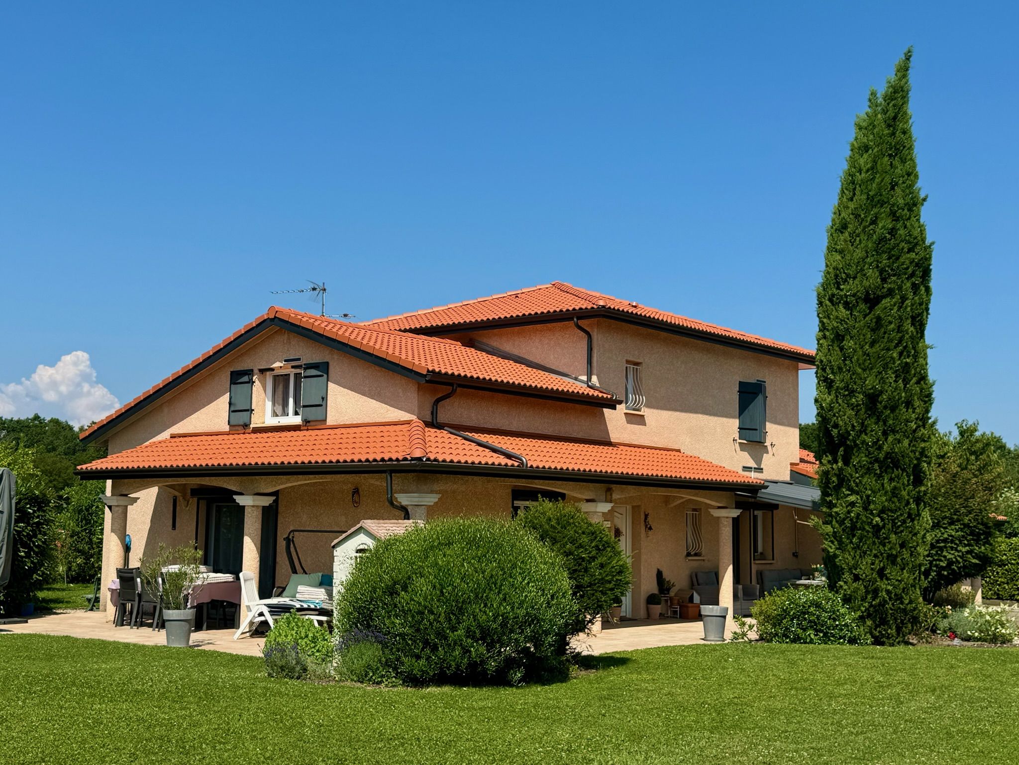 découvrez nos services professionnels de rénovation de façade de maison pour embellir et protéger votre habitat. devis personnalisé et qualité garantie.