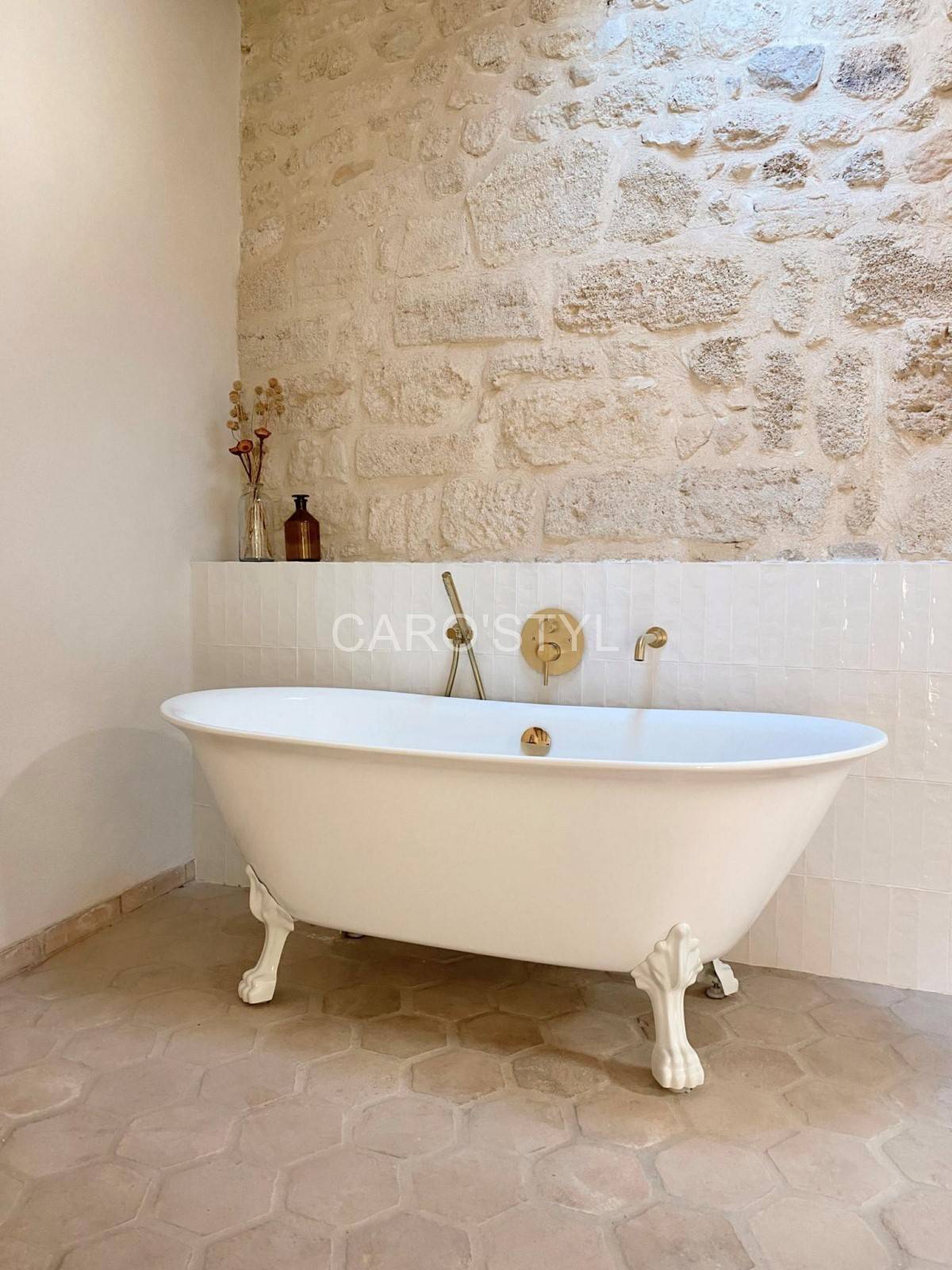 expert en rénovation de faïence à paris, nous transformons vos murs avec des matériaux de qualité pour un résultat moderne et durable.