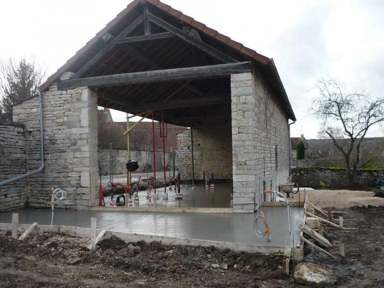 découvrez nos services experts de rénovation de granges près de paris en 2025. transformez votre espace ancien en lieu moderne et fonctionnel avec des professionnels qualifiés.