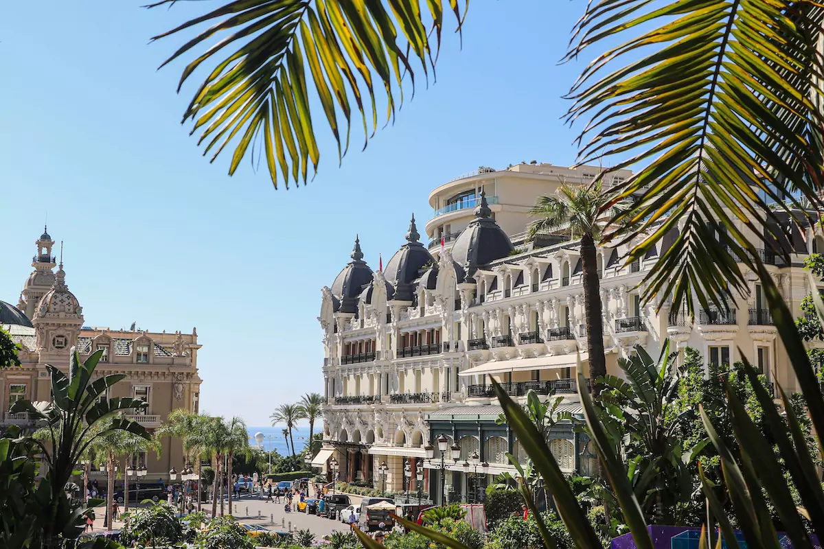 découvrez la rénovation exceptionnelle de l'hôtel de paris à monaco prévue pour 2025, alliant luxe et modernité au cœur de la riviera.