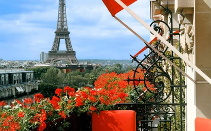 renovation hotel plaza athenee 2025 1 découvrez la rénovation exceptionnelle de l'hôtel plaza athénée prévue pour 2025, alliant luxe et modernité au cœur de paris.