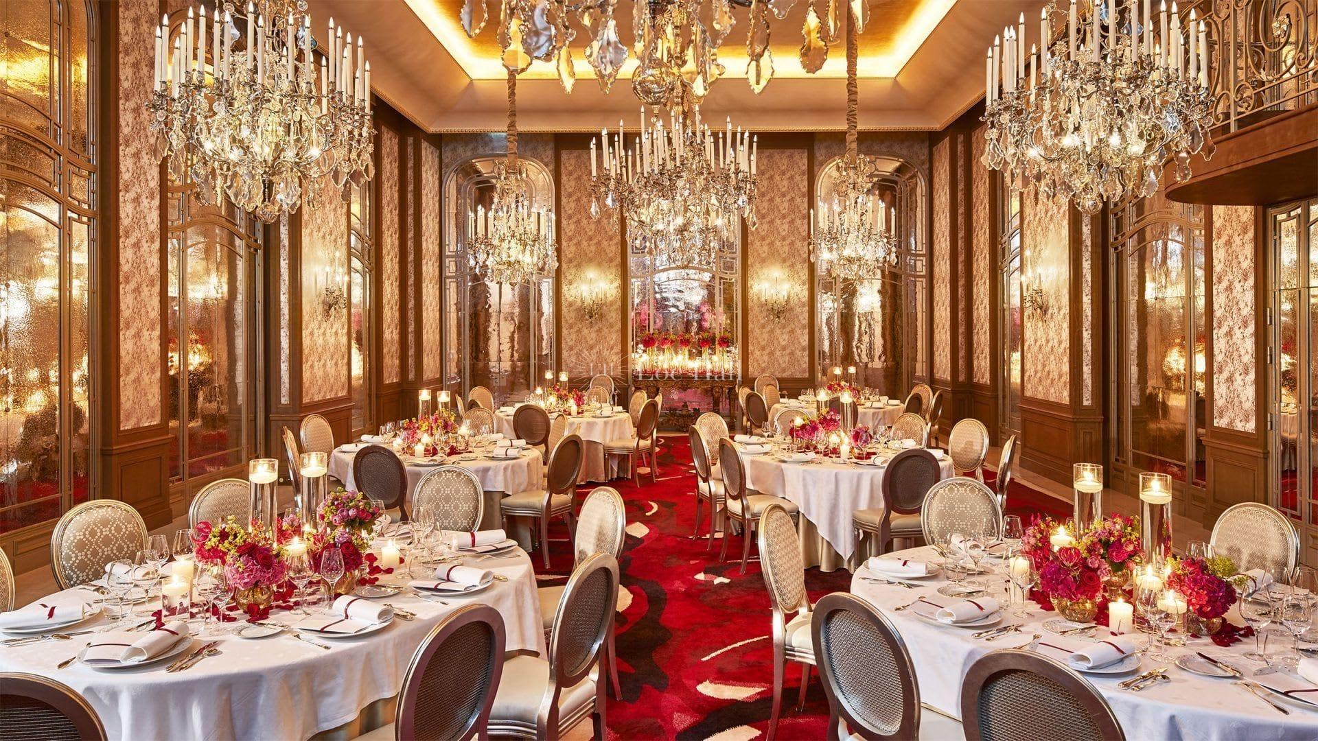 découvrez la rénovation du prestigieux hôtel plaza athénée à paris, alliant élégance classique et modernité pour une expérience unique au cœur de la capitale.