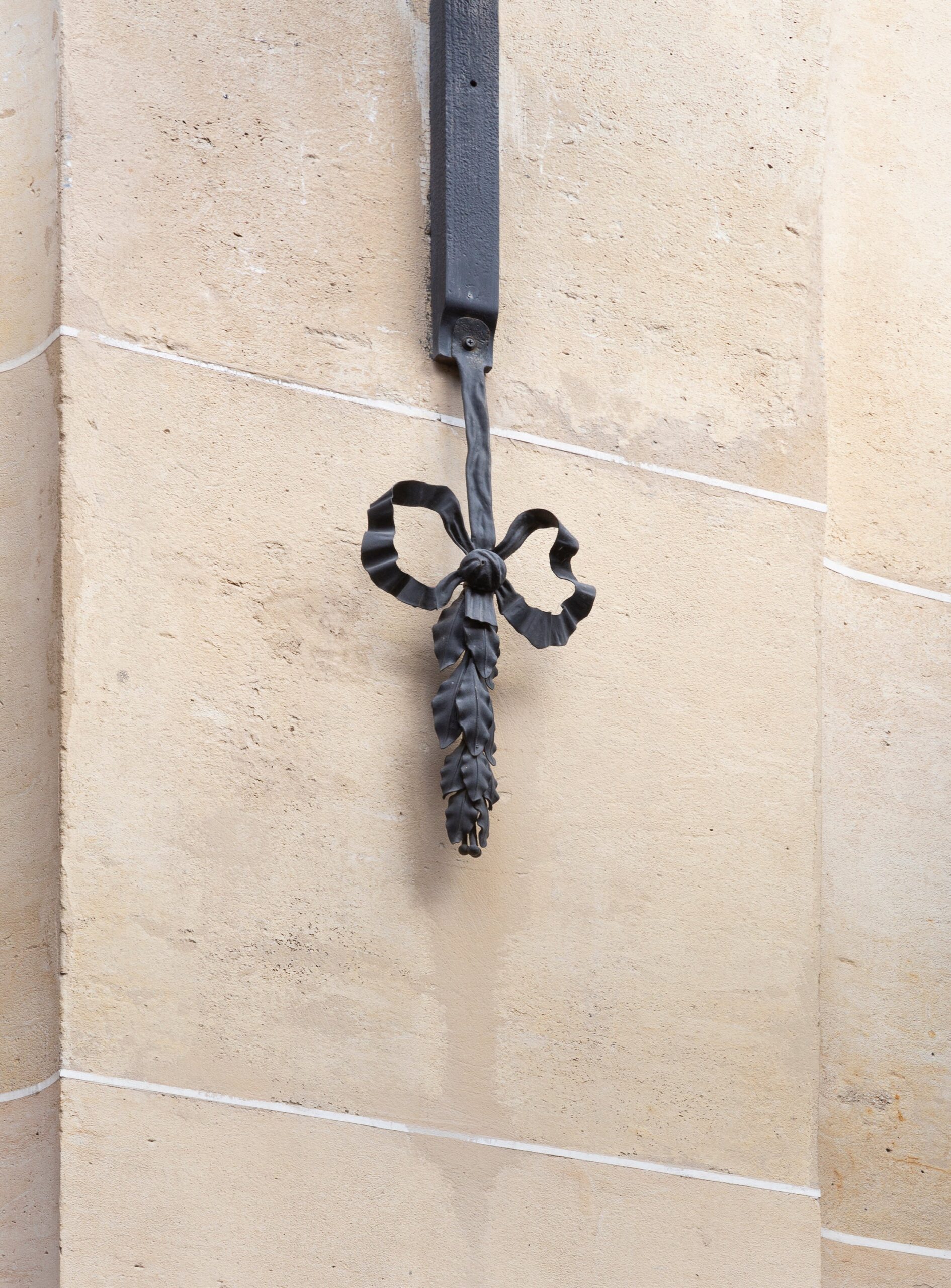 découvrez la rénovation prestigieuse de l'hôtel plaza athénée à paris, alliant élégance traditionnelle et modernité pour un confort inégalé.