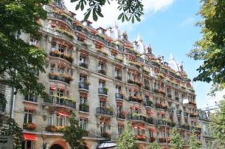 découvrez la rénovation exceptionnelle de l'hôtel plaza athénée à paris, alliant luxe, élégance et modernité pour une expérience parisienne inoubliable.