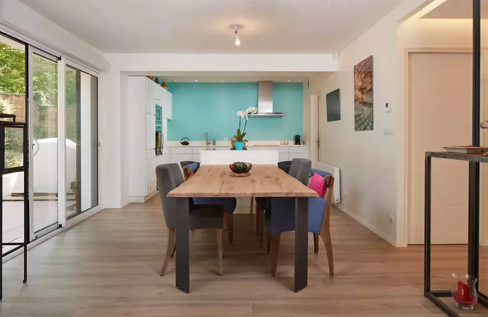 découvrez nos conseils et astuces pour une rénovation intérieure réussie et valorisez votre maison en alliant confort et esthétique.