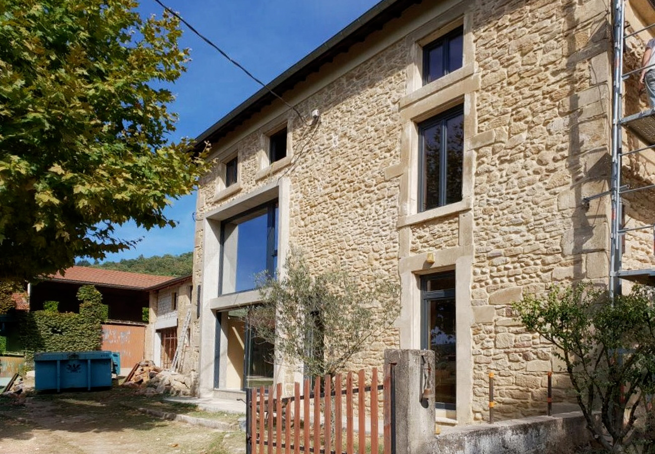 découvrez comment une rénovation lourde de maison peut transformer votre bien en un véritable coup de cœur, alliant confort moderne et charme authentique.