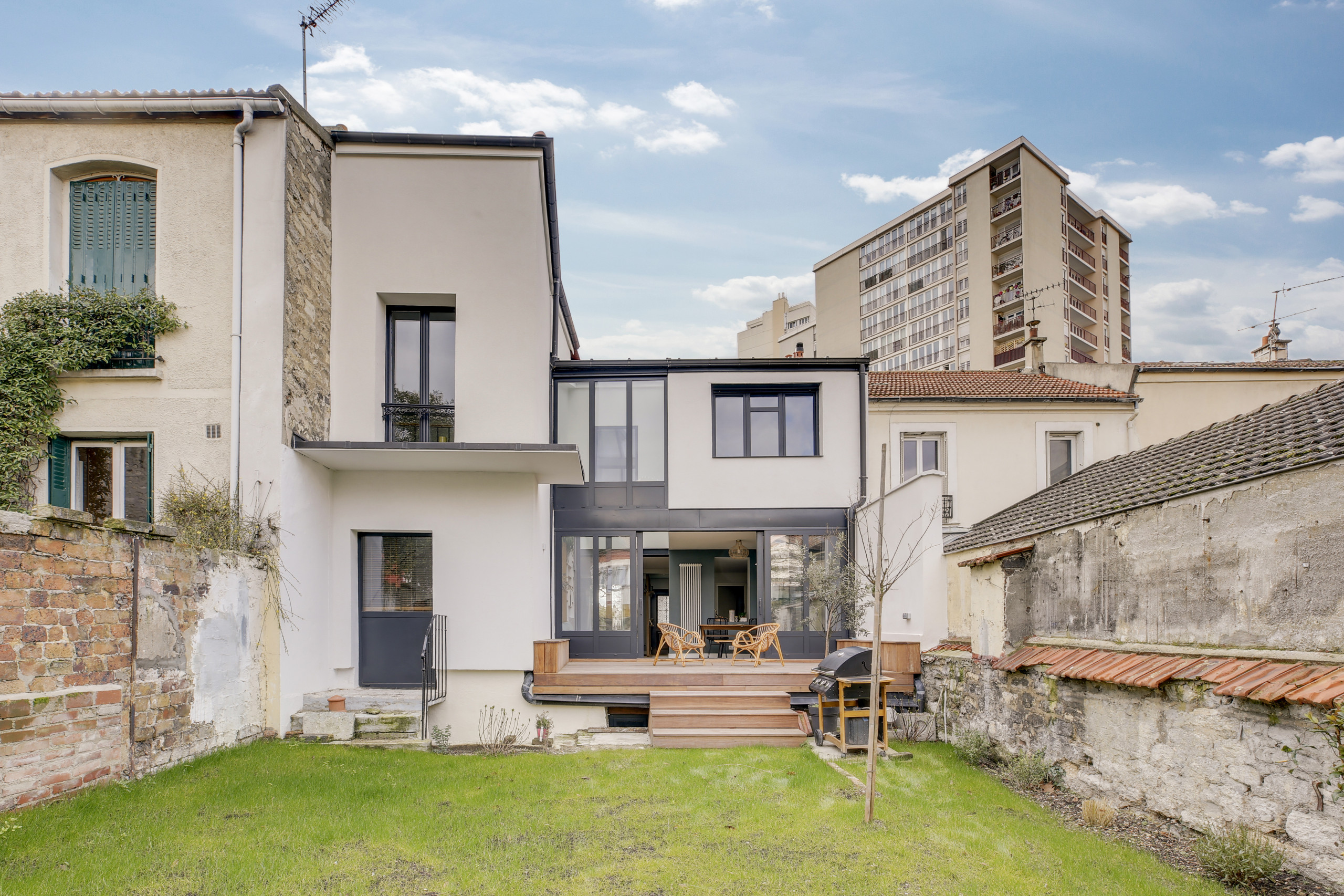 découvrez à qui vous adresser pour la rénovation de votre maison : conseils d'experts, entreprises spécialisées et artisans qualifiés pour réussir votre projet.