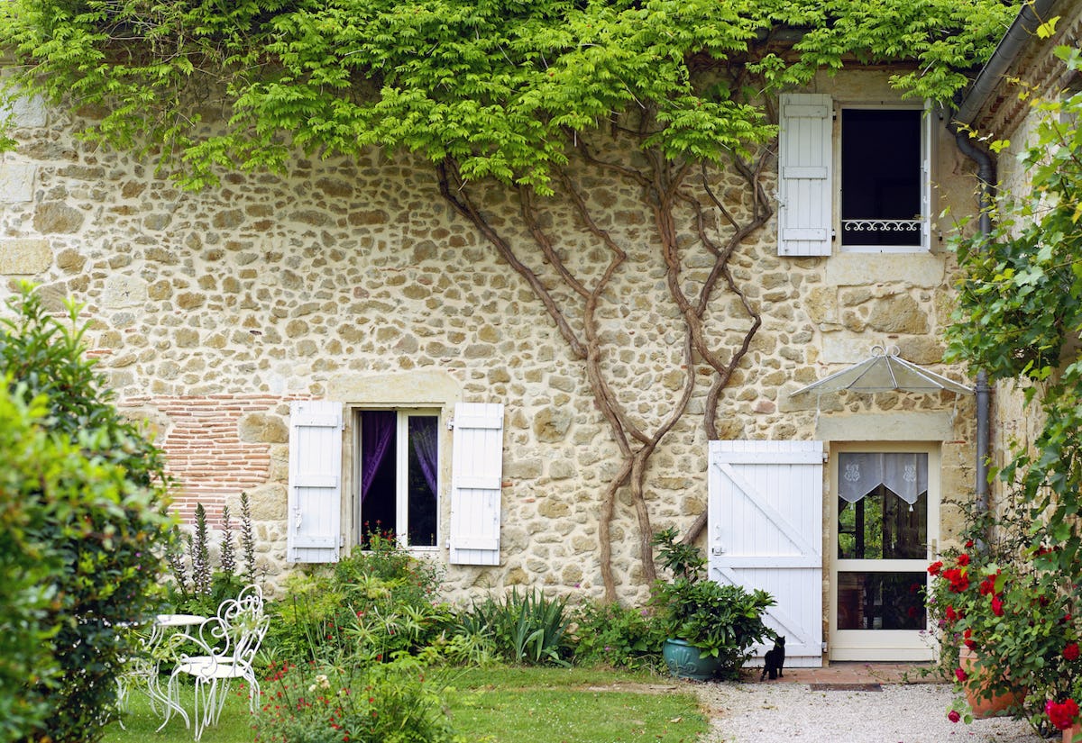 découvrez nos conseils et solutions pour la rénovation de votre maison ancienne, alliant charme d'antan et confort moderne.