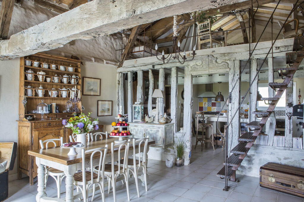 découvrez nos conseils et services pour la rénovation de votre maison ancienne, alliant charme traditionnel et confort moderne.