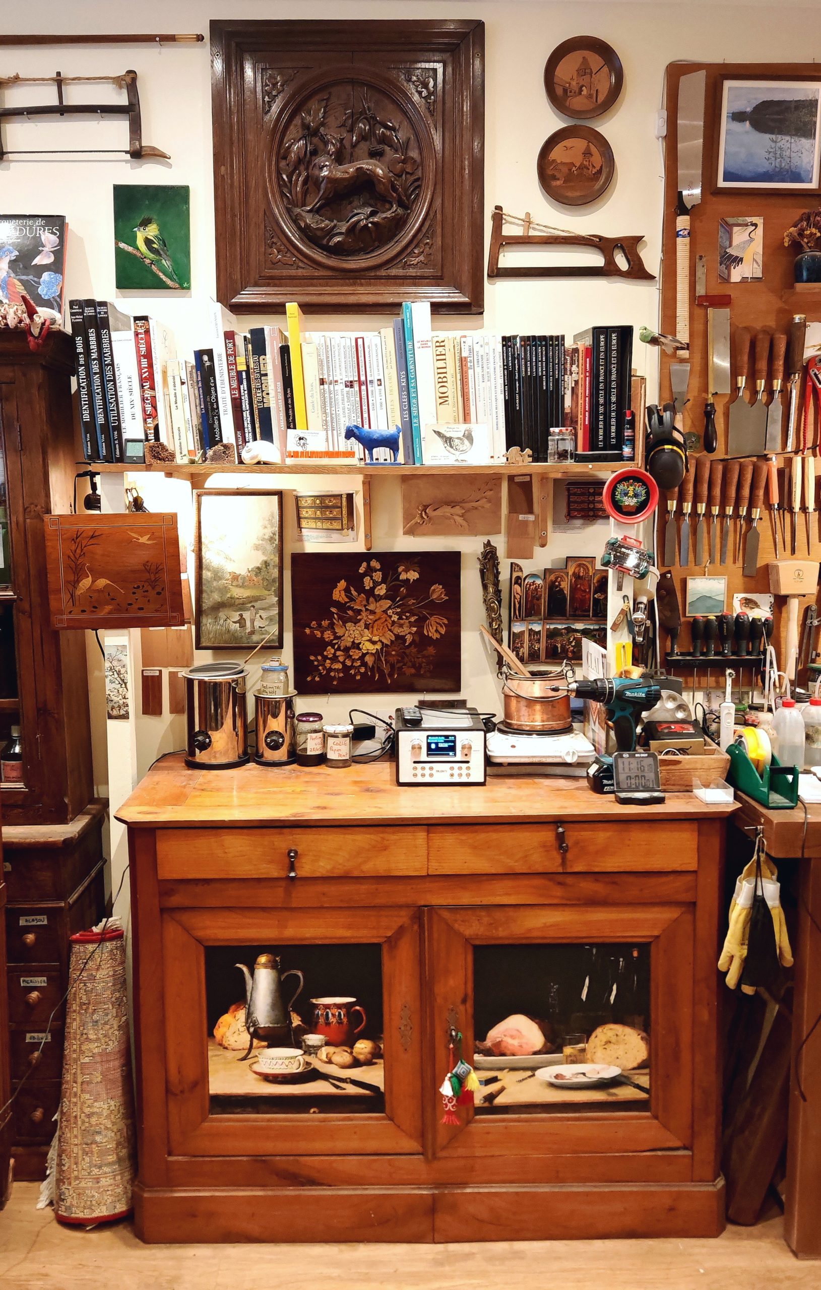 spécialistes en rénovation de meubles anciens à paris, nous redonnons vie à vos pièces uniques avec savoir-faire et passion. restauration sur mesure pour un mobilier authentique et durable.