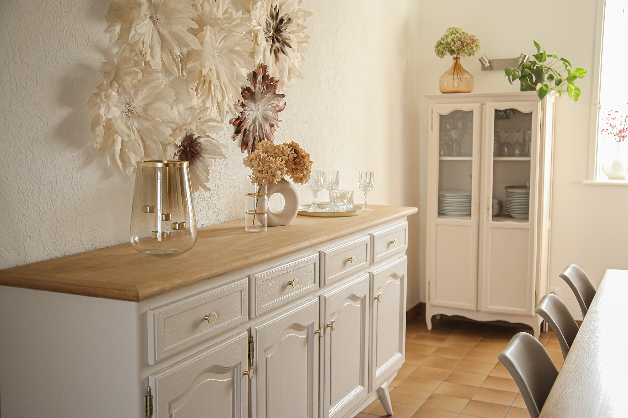 expert en rénovation de meubles anciens à paris, redonnez vie à vos pièces de mobilier avec un savoir-faire artisanal et un respect des styles d'époque.