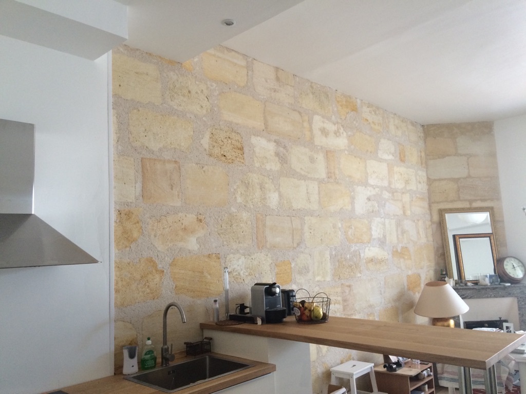 découvrez nos conseils pour réussir la rénovation d'un mur en pierre intérieur tout en optimisant votre budget. astuces, matériaux et techniques efficaces pour un résultat durable et esthétique.