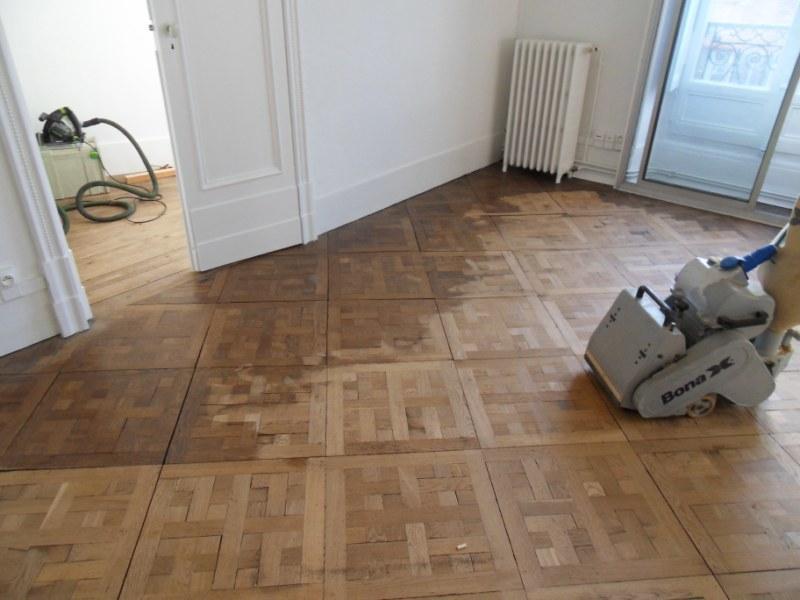 découvrez nos services professionnels de rénovation de parquet pour redonner éclat et durée à vos sols en bois.