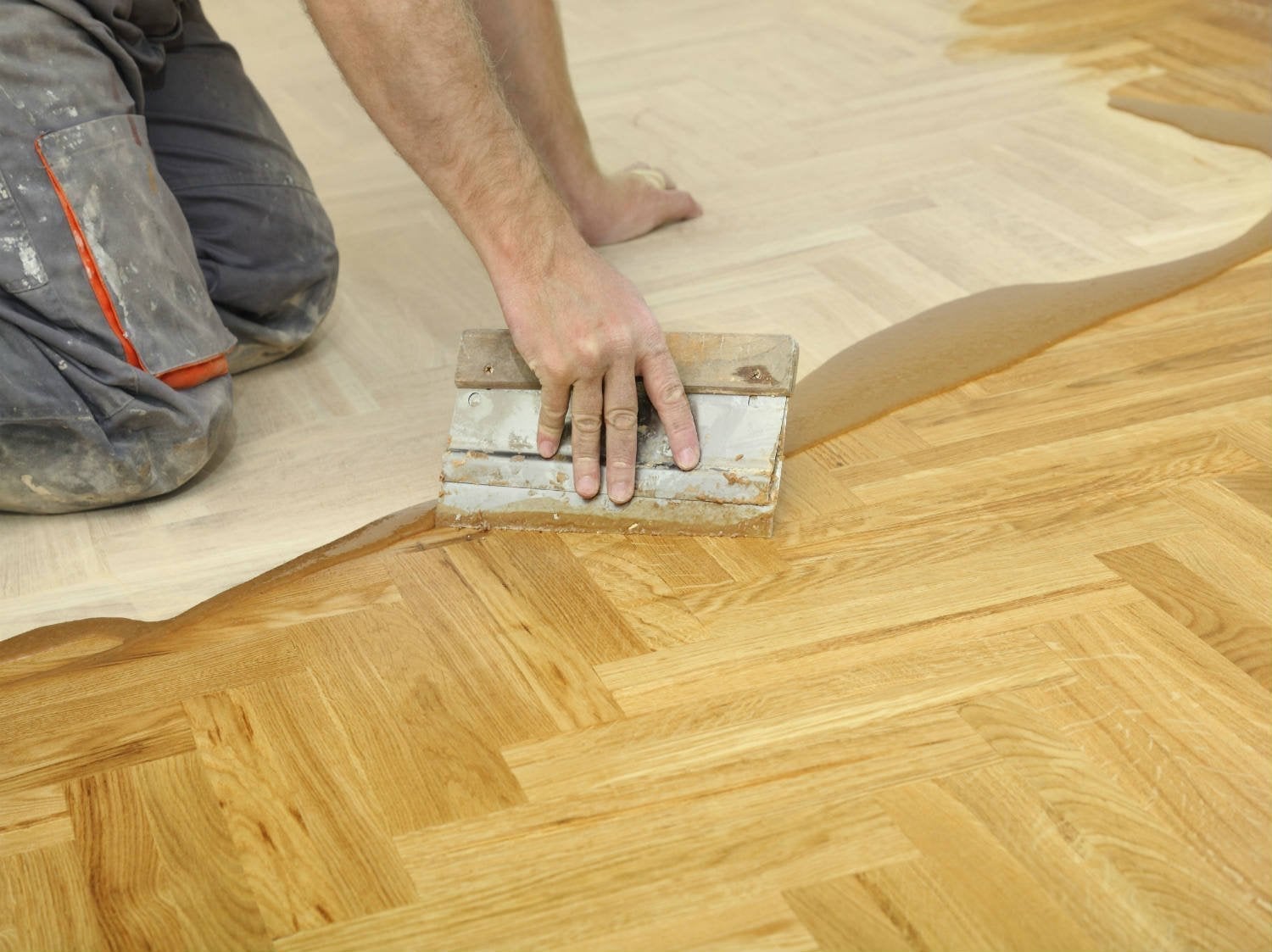 découvrez nos services experts de rénovation de parquet en chêne pour redonner éclat et charme naturel à votre intérieur.