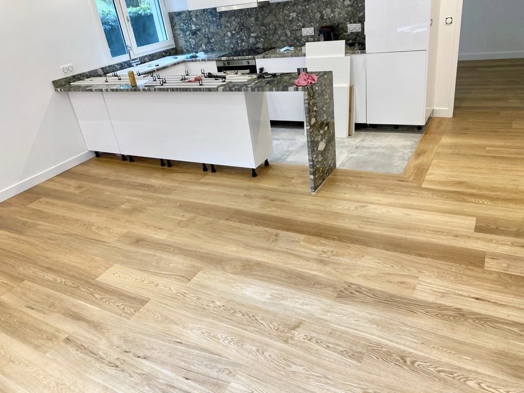 service professionnel de rénovation de parquet à paris 07 depuis 2016. redonnez vie à vos sols avec notre expertise et notre savoir-faire.