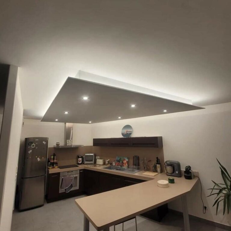 renovation plafond placo 3 découvrez nos conseils et services professionnels pour la rénovation de plafond en placo, afin d'améliorer l'esthétique et l'isolation de votre intérieur.
