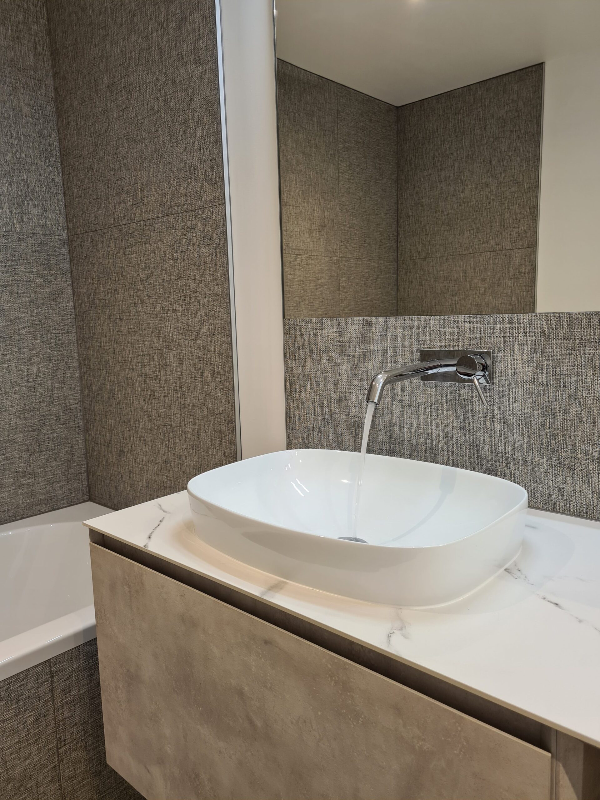 expert en rénovation de salle de bains à paris, nous transformons vos espaces avec qualité et design pour un résultat clé en main.