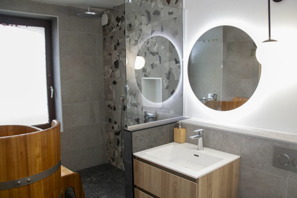 renovation salle de bain a livry sur seine 3 découvrez nos services professionnels de rénovation de salle de bain à livry-sur-seine pour transformer votre espace en un lieu moderne, fonctionnel et esthétique.