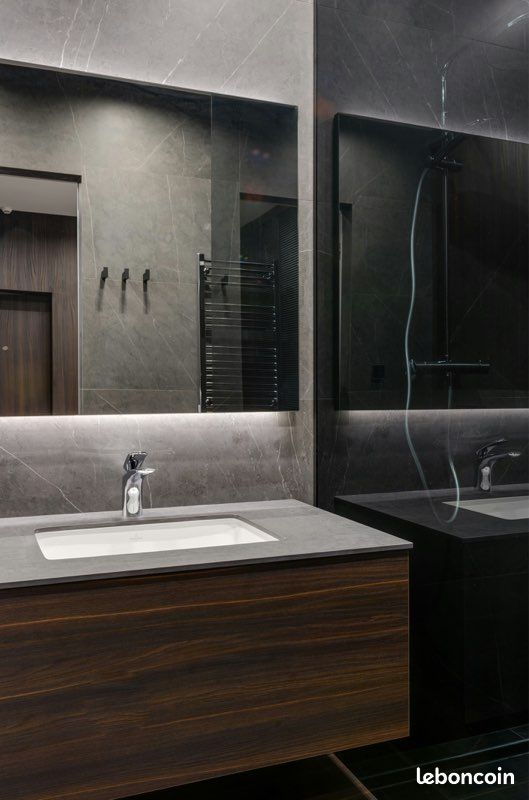 découvrez nos services de rénovation de salle de bain haut de gamme, alliant design élégant et matériaux de qualité pour un espace moderne et raffiné.