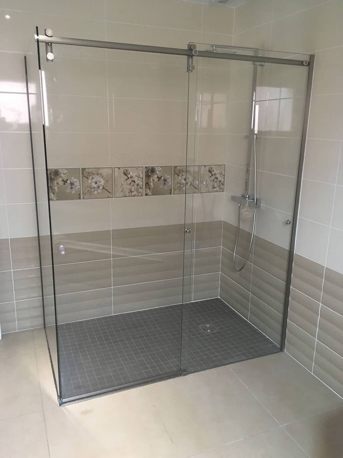 découvrez nos services professionnels de rénovation de salle de bain à montenils pour transformer votre espace en un lieu moderne et fonctionnel.