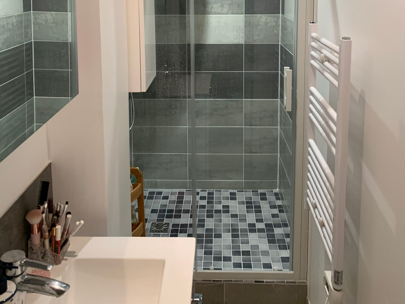 expert en rénovation de salle de bain à paris, nous transformons votre espace avec des solutions modernes et sur mesure pour un résultat élégant et fonctionnel.