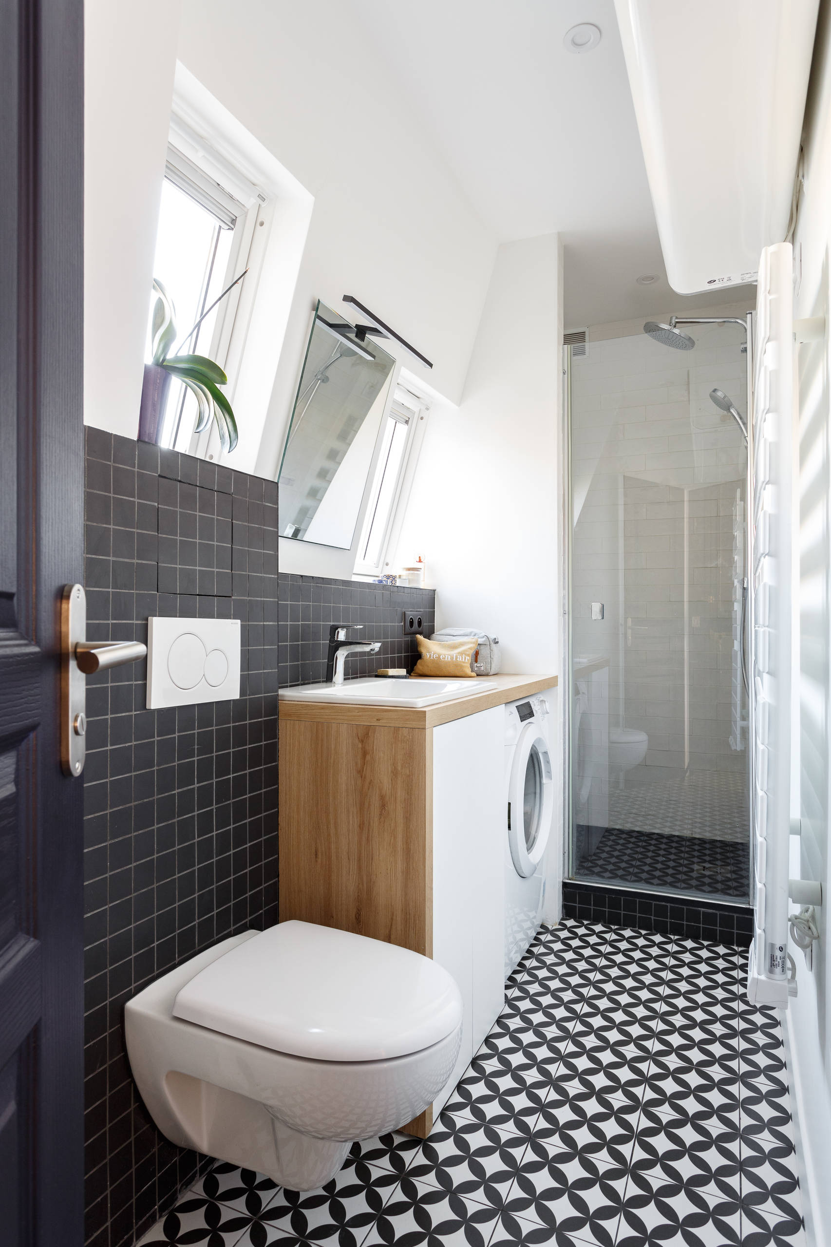 découvrez nos solutions de rénovation pour salle de bain de studio, alliant fonctionnalité et design compact pour optimiser votre espace.