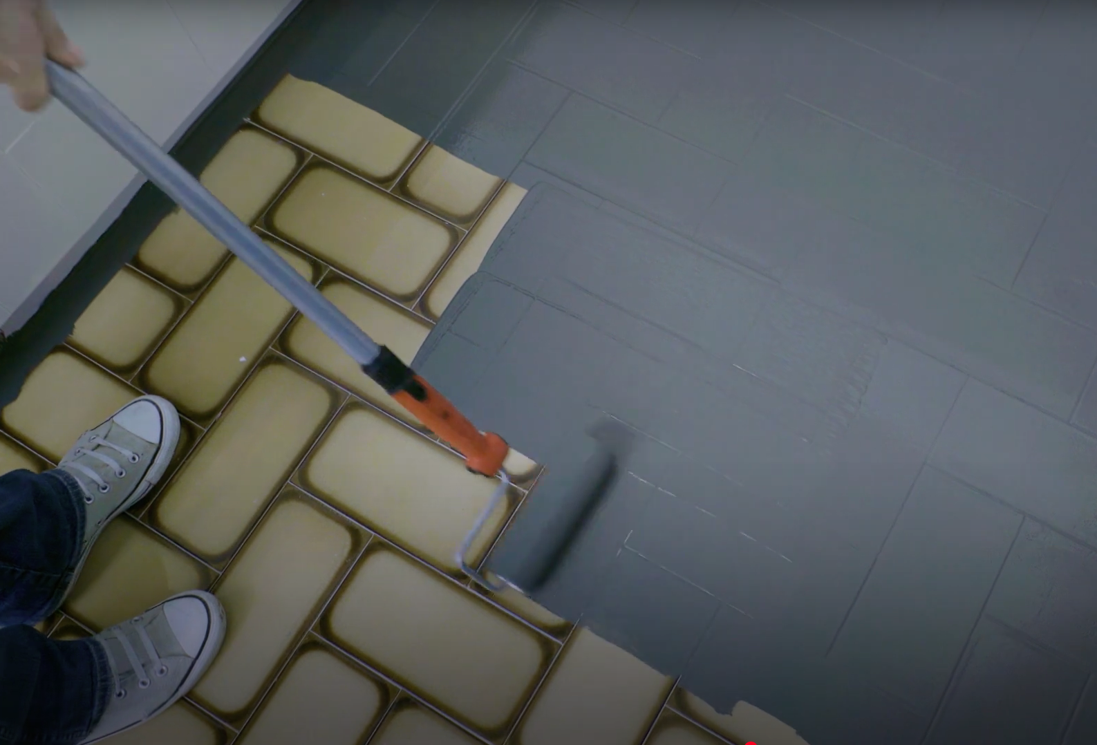 expert en rénovation de sols, nous transformons vos planchers avec des matériaux de qualité pour un intérieur moderne et durable.