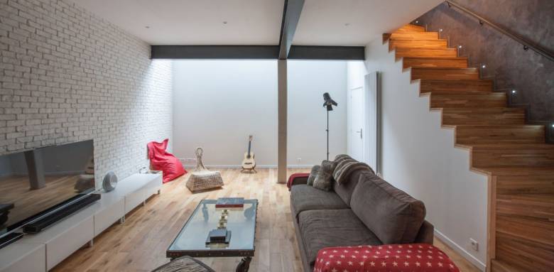 découvrez nos solutions de rénovation de sous-sol pour transformer cet espace en un lieu fonctionnel et agréable. améliorez votre maison avec des travaux sur mesure et de qualité.