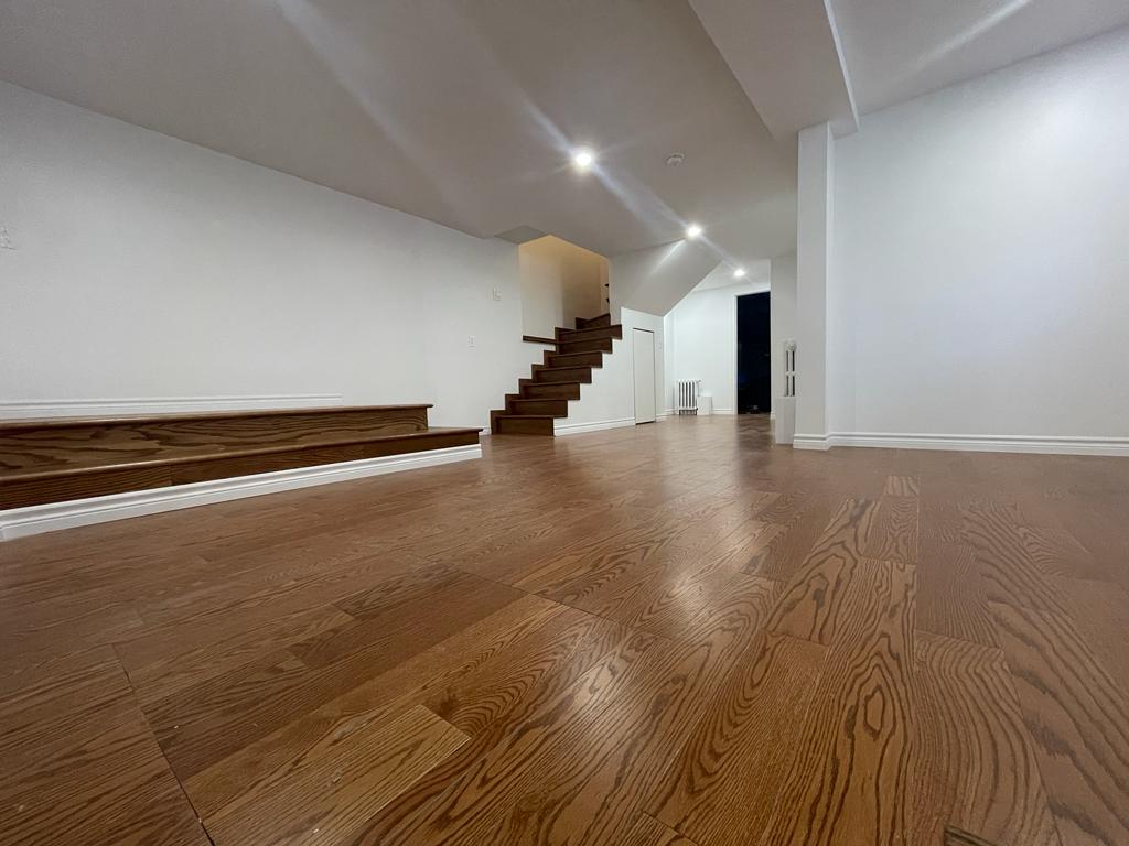 découvrez nos solutions de rénovation de sous-sol abordables pour transformer votre espace en un lieu confortable et fonctionnel, tout en respectant votre budget.