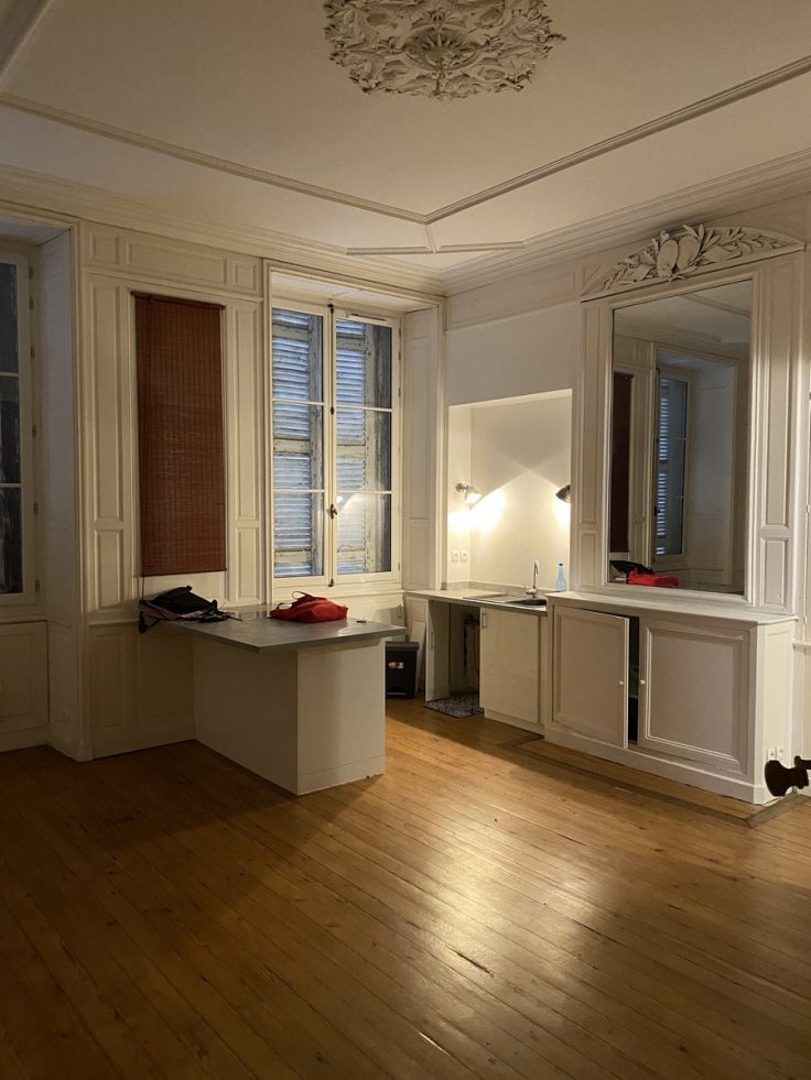 découvrez nos solutions clés pour la rénovation d'un studio de 25m2 : optimiser l'espace, moderniser le design et maximiser le confort.