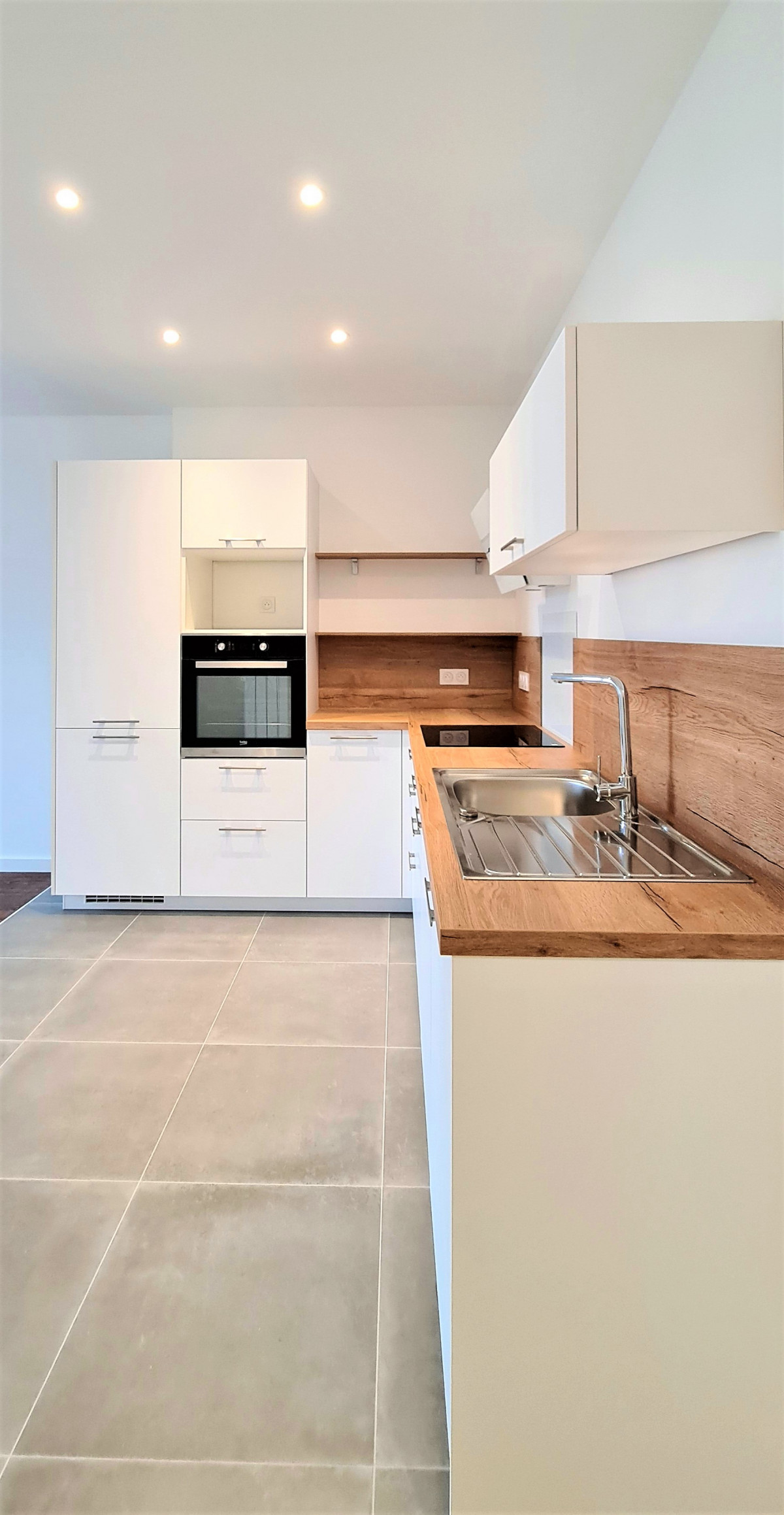 expert en rénovation de t2, nous transformons votre appartement pour un espace moderne, fonctionnel et confortable.