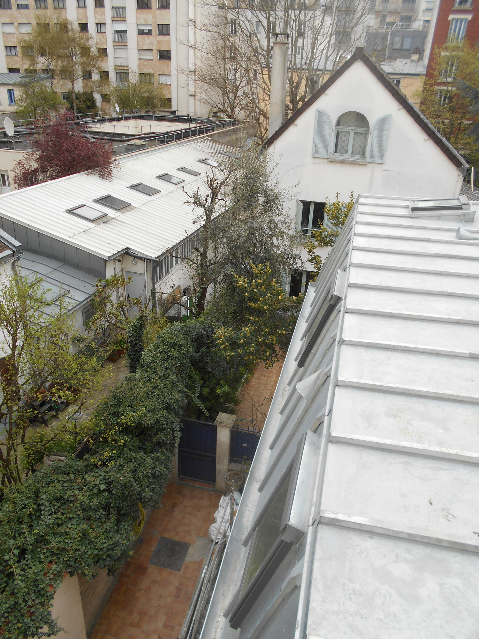 expert en rénovation de toiture pour copropriétés : qualité, durabilité et respect des normes pour valoriser votre bien immobilier.