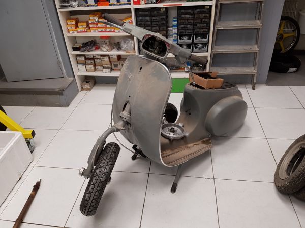expert en rénovation de vespa à paris, redonnez vie à votre scooter vintage avec un service professionnel et personnalisé.