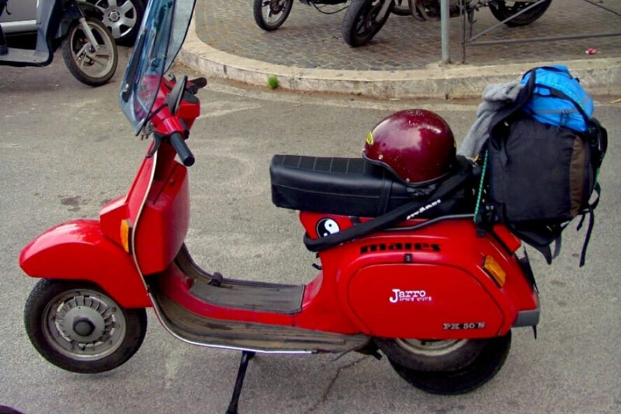 service professionnel de rénovation vespa à paris : redonnez vie à votre scooter vintage avec expertise et passion.