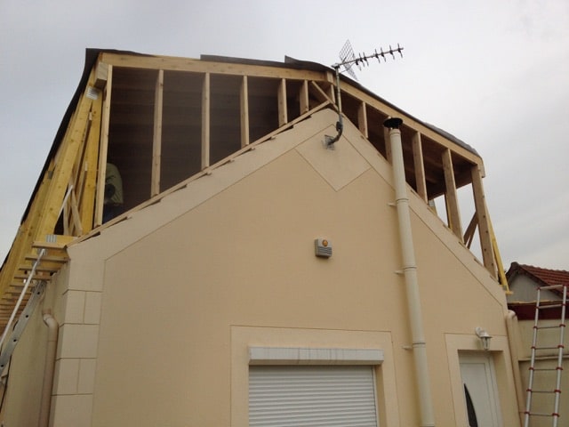 spécialiste en rénovation de charpente pour rehaussement des combles à paris 12, nous assurons des travaux de qualité pour optimiser votre espace et valoriser votre habitation.