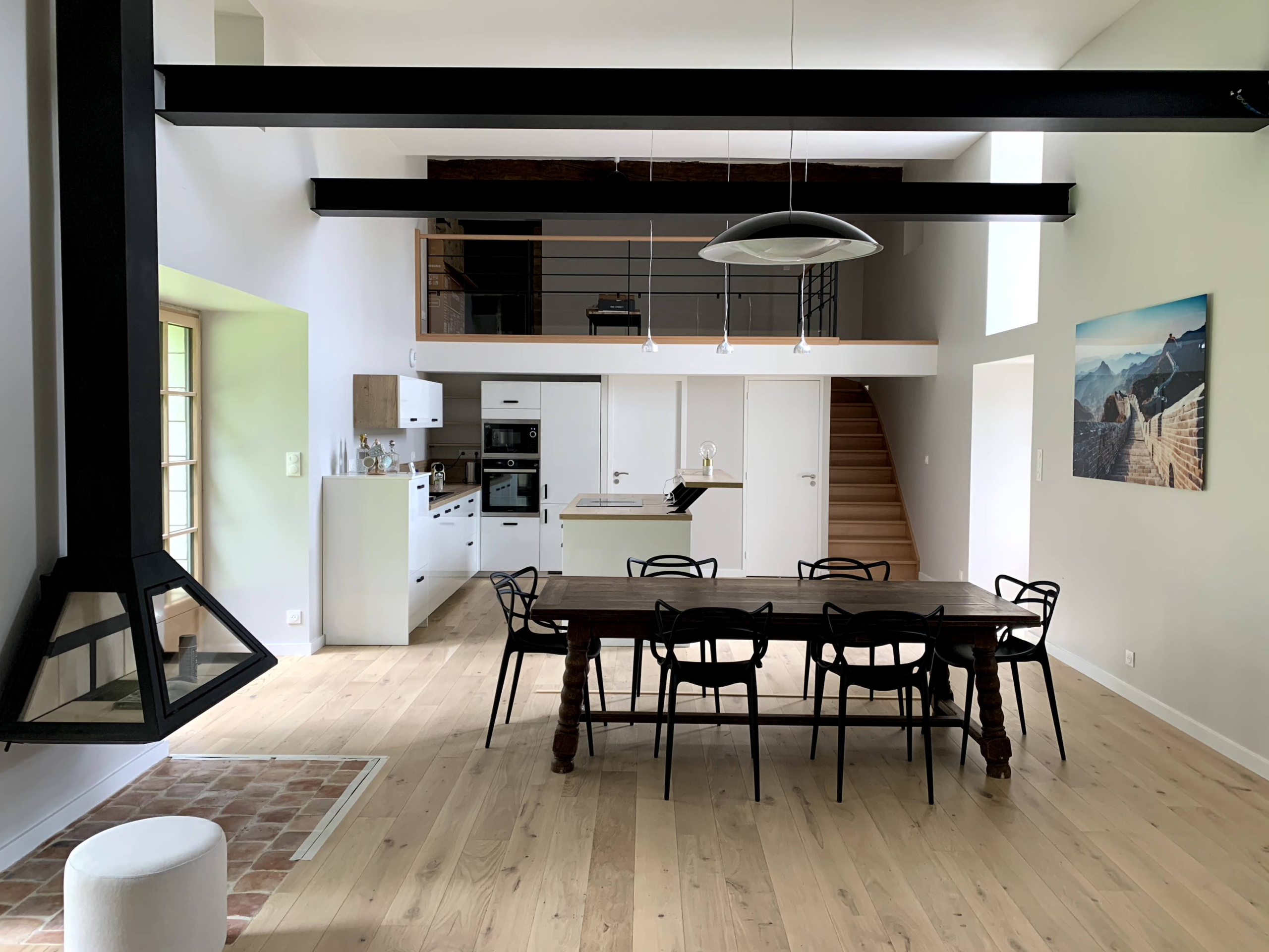 découvrez comment rénover l'extérieur de votre maison en maîtrisant les coûts tout en augmentant la valeur de votre bien immobilier.