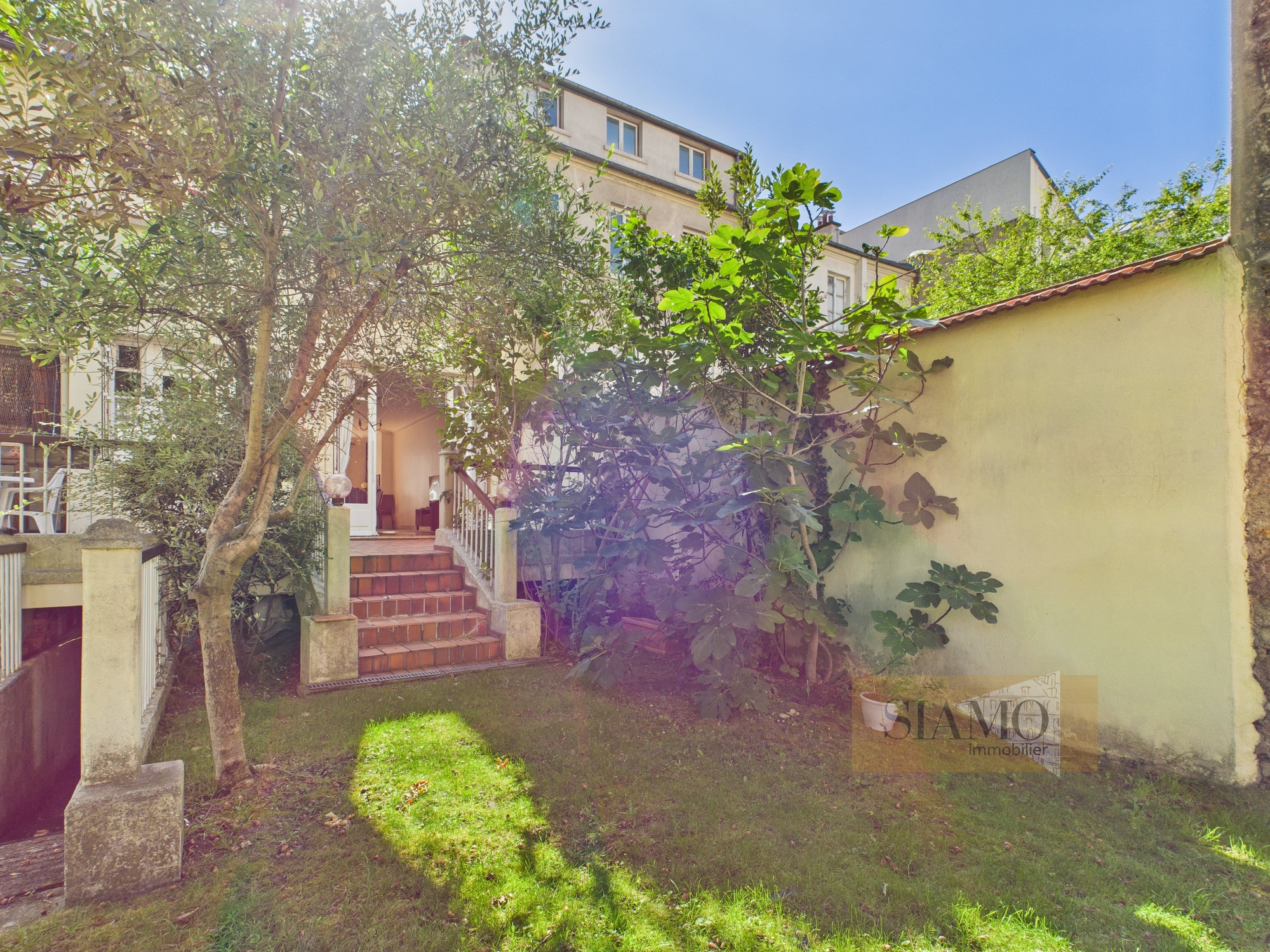 découvrez nos solutions professionnelles pour rénover la façade de votre maison plain-pied à vincennes (94300). améliorez l'esthétique et la protection de votre habitat avec des experts locaux.