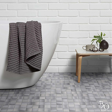 découvrez nos conseils et astuces pour rénover une mosaïque dans votre salle de bain et lui redonner tout son éclat facilement.