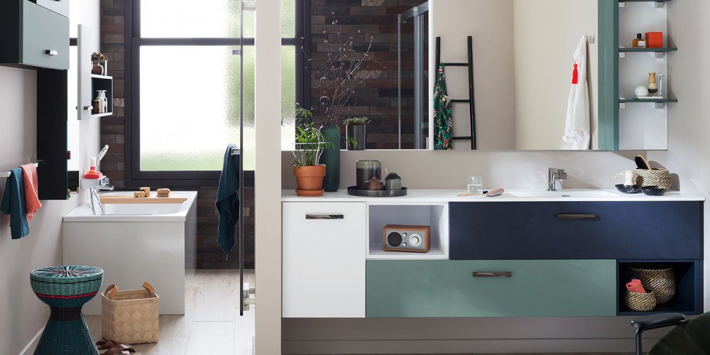 découvrez des astuces et conseils pour rénover les murs de votre salle de bain à petit prix, tout en donnant un coup de neuf à votre intérieur.