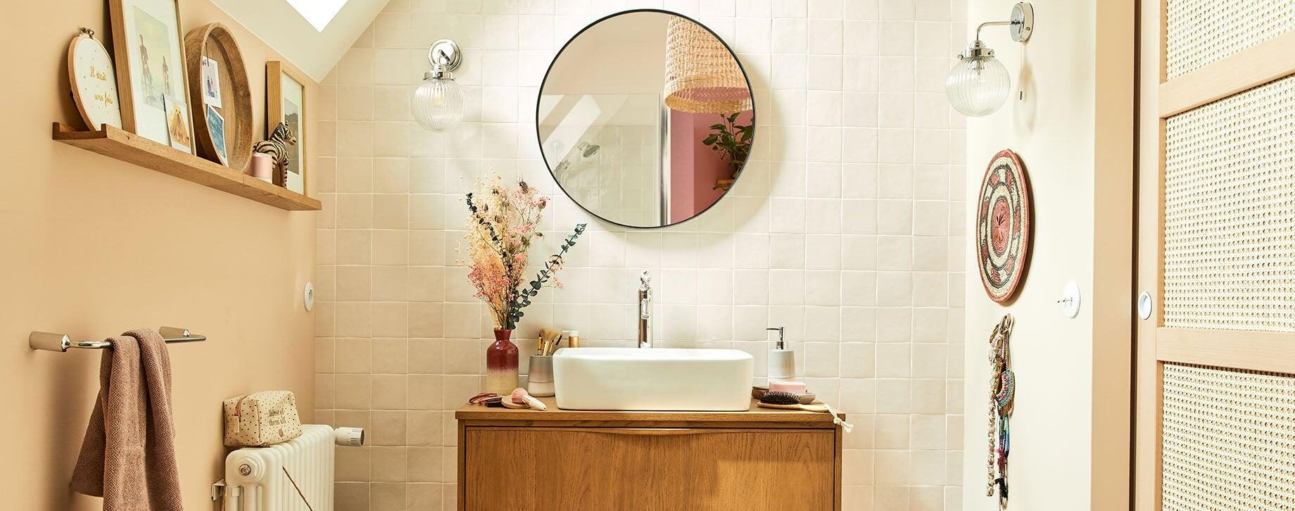 découvrez des astuces tendance pour rénover les murs de votre salle de bain et créer un espace moderne et élégant.