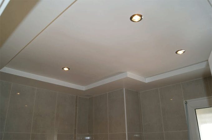 découvrez des solutions économiques pour rénover votre plafond efficacement et à moindre coût. conseils, astuces et matériaux abordables pour un plafond neuf et durable.